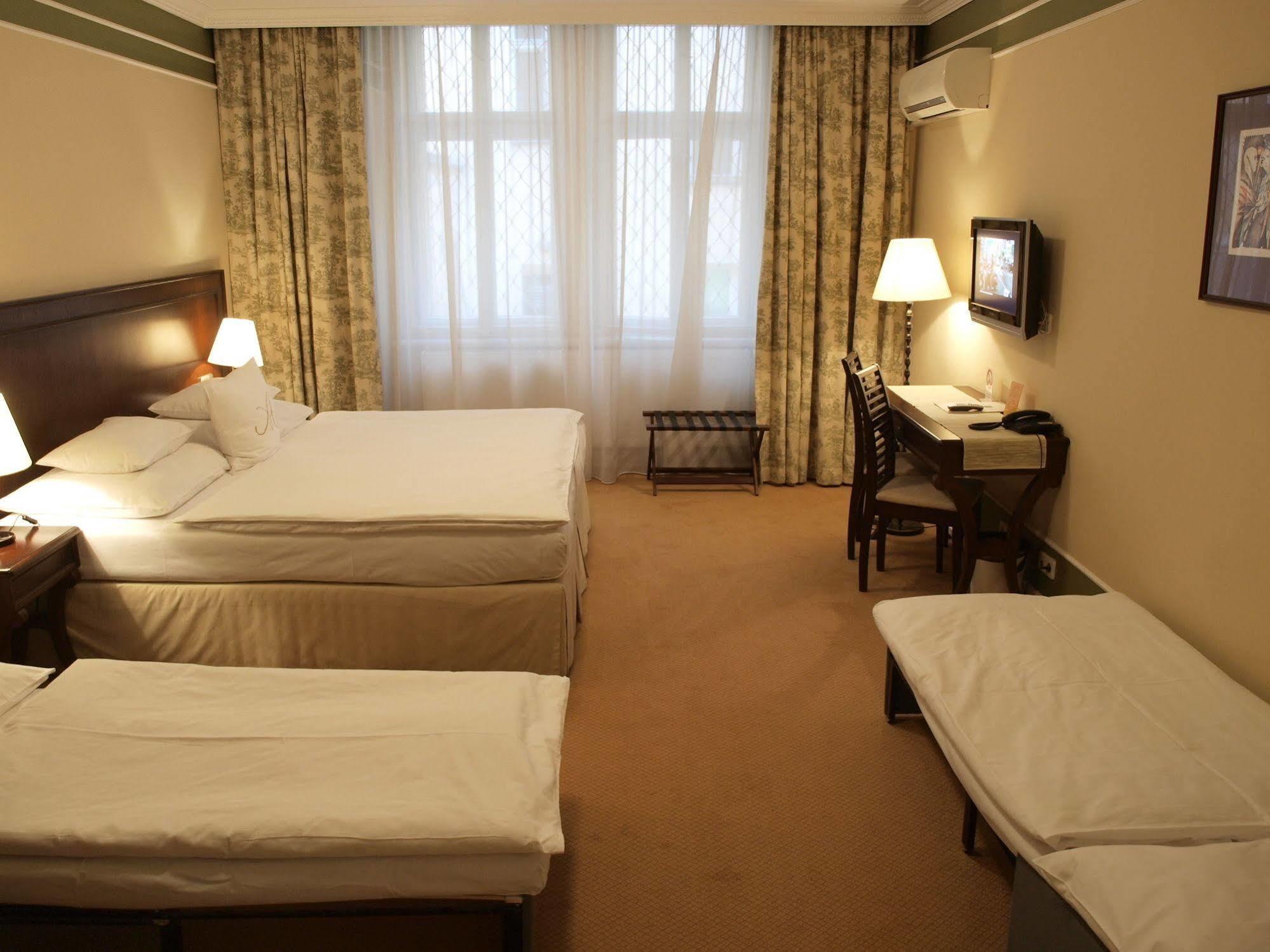 Antik Hotel 4*